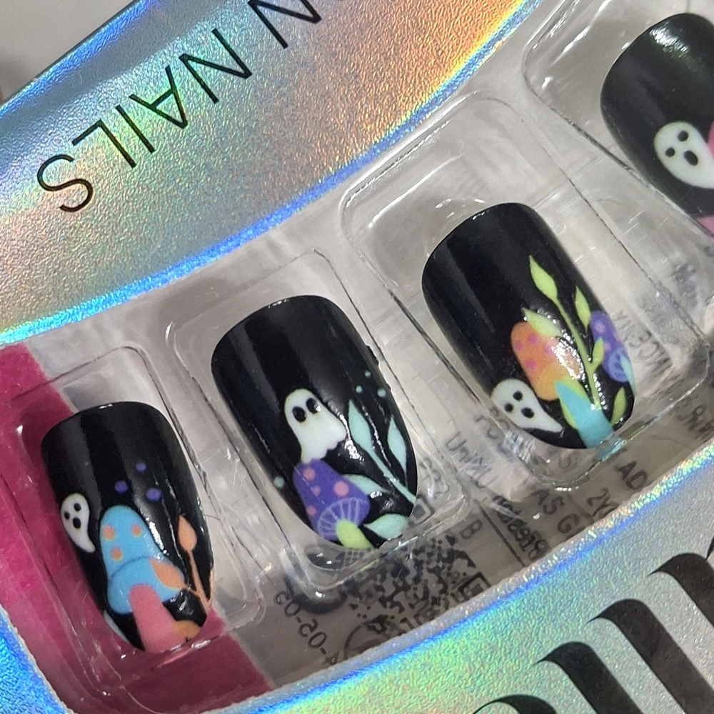 Cute Ghost Press On Nails